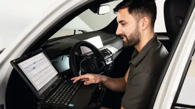 Диагностичният софтуер Esitronic на Bosch помага при работа с електрически и хибридни автомобили